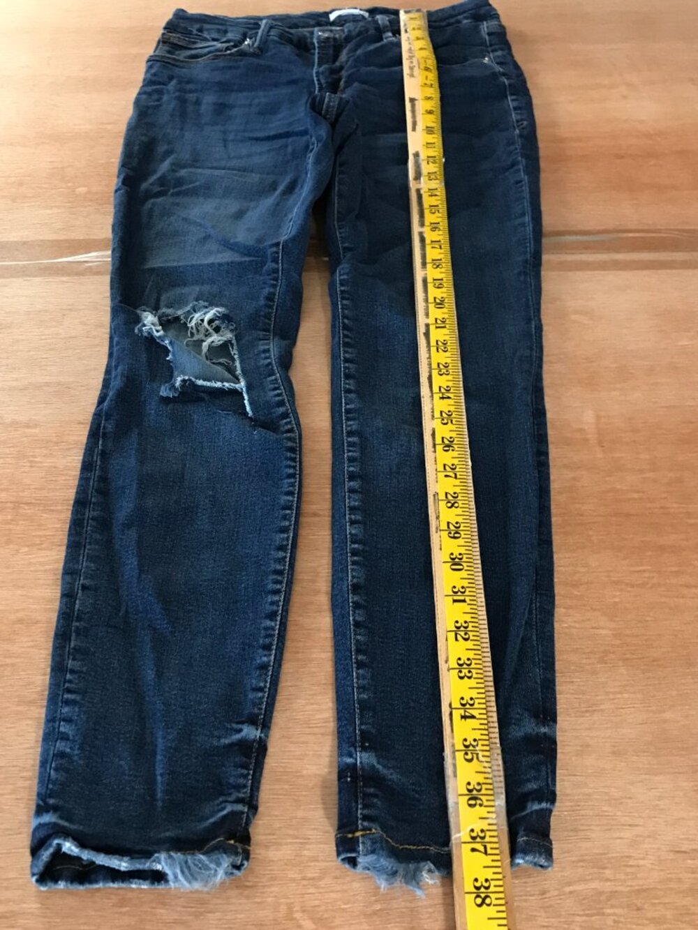 Good American Skinny Jeans Women 12/31 Blue Mid Rise Distressed Dark Wash 18993 - Picture 4 of 11